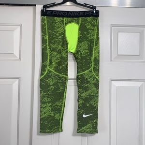 NIKE PRO NWT Green & Black 3/4 Length Dri-Fit Tight Fit Legging